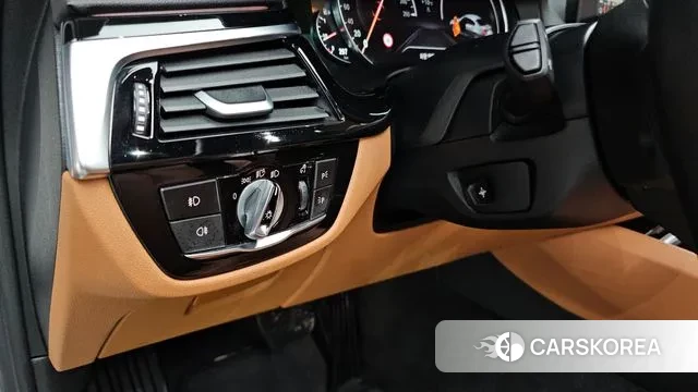 BMW 5 Series (G30) id 3617211 из Кореи 9