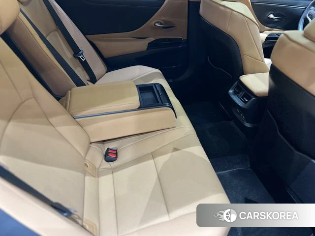 Lexus ES id 4278307 из Китая 9