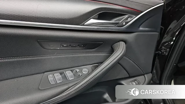 BMW 5 Series (G30) id 3348731 из Кореи 9