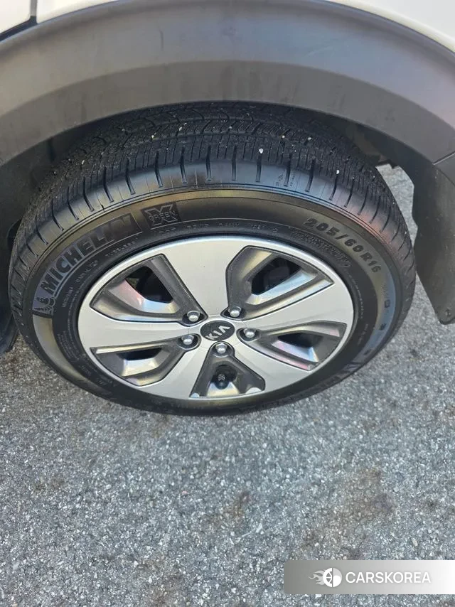 Kia Niro id 3455030 из Кореи 9