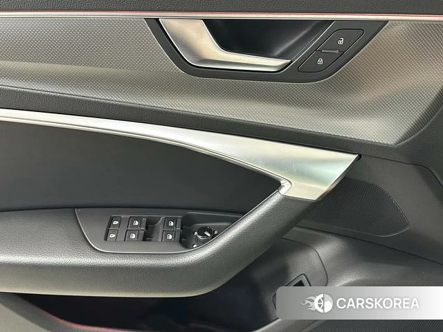Audi A6L id 4399714 из Китая 9