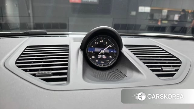 Porsche 911(992) id 4671379 из Кореи 9