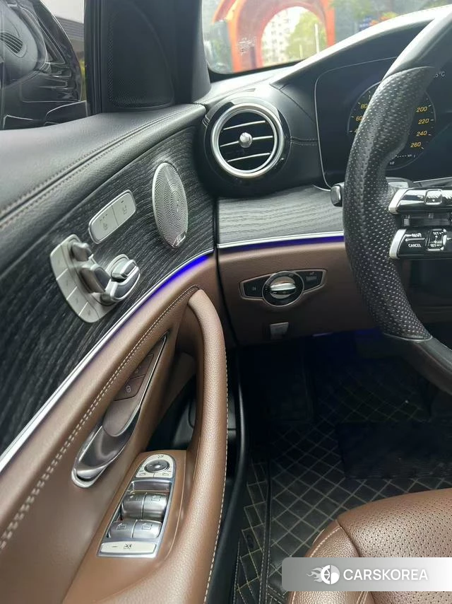 Mercedes-Benz E-class id 4265640 из Китая 9