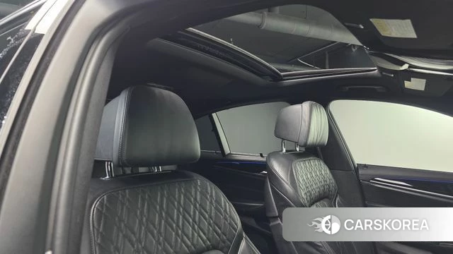 BMW 5 Series (G30) id 3911823 из Кореи 9