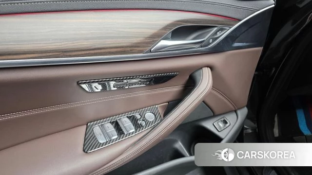 BMW 5 Series (G30) id 4245083 из Кореи 9