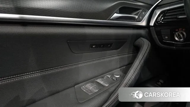 BMW 5 Series (G30) id 3366146 из Кореи 9