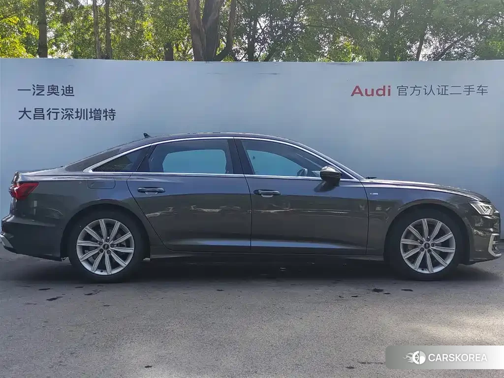Audi A6L id 4576555 из Китая 9