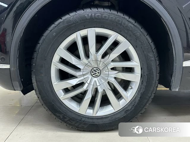 Volkswagen Touareg id 4213387 из Китая 9