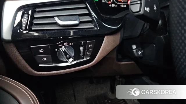 BMW 5 Series (G30) id 3307451 из Кореи 9