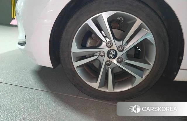 Hyundai Avante AD id 4947282 из Кореи 9
