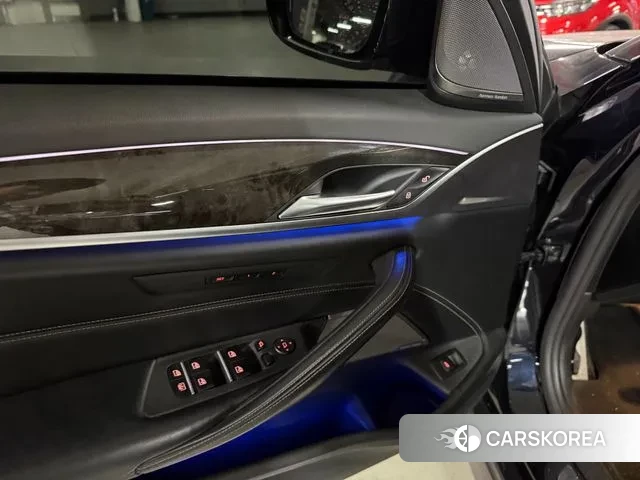 BMW 5 Series (G30) id 3718816 из Кореи 9