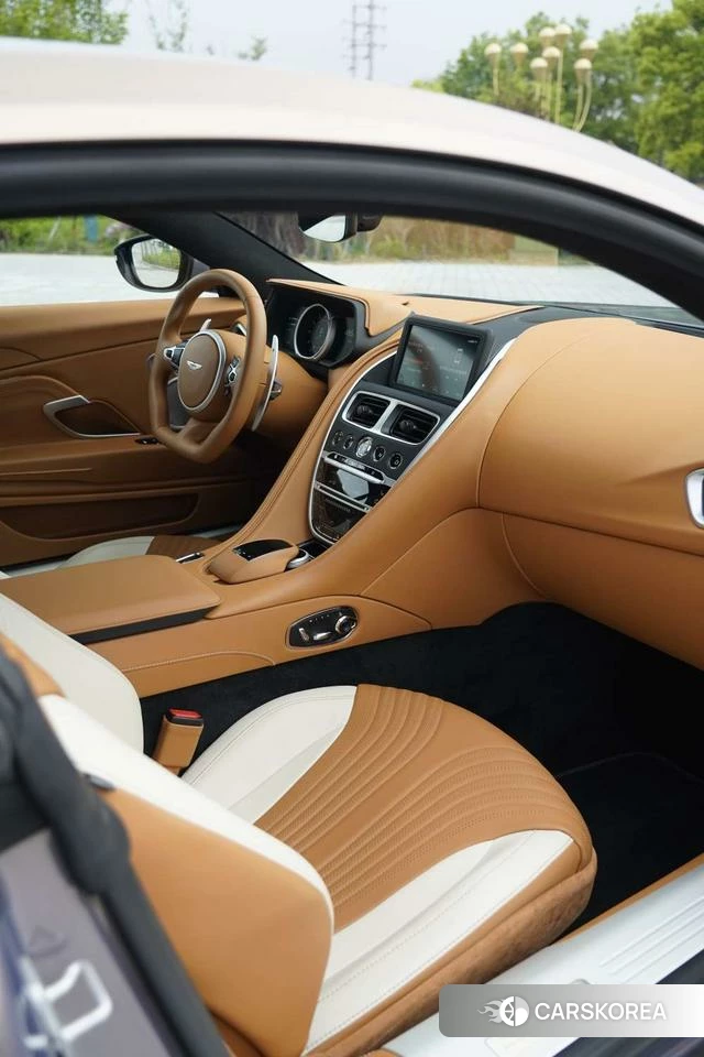 Aston Martin DB11 id 3969204 из Китая 9