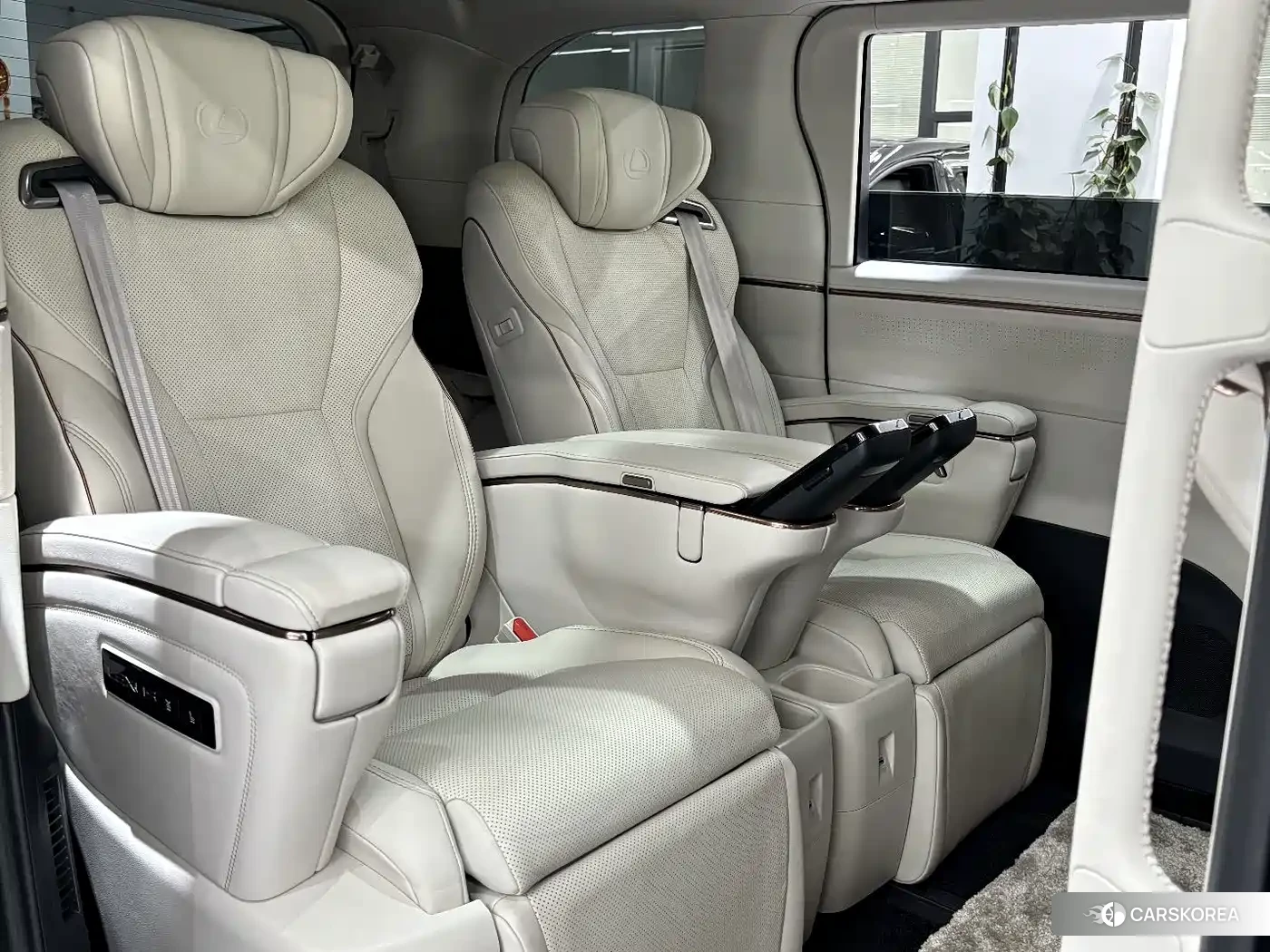 Lexus LM id 4679566 из Китая 9