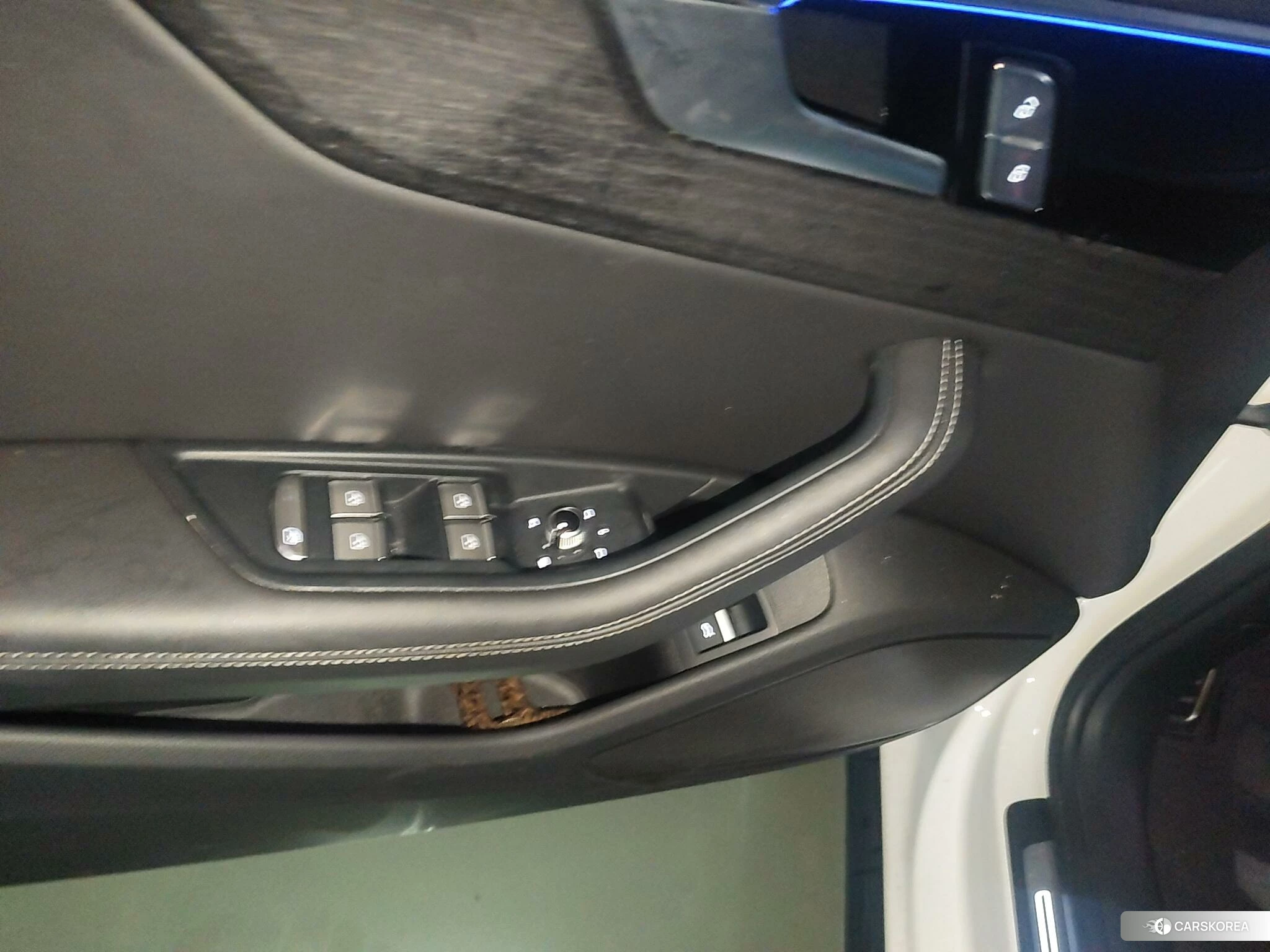 Audi A4L id 4486405 из Китая 9