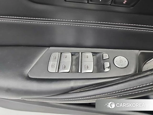 BMW 5 Series (G30) id 3885977 из Кореи 9