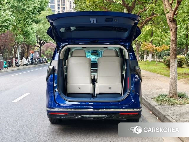 Buick GL8 PHEV id 3939491 из Китая 9