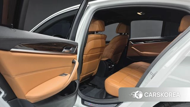 BMW 5 Series (G30) id 3923904 из Кореи 9