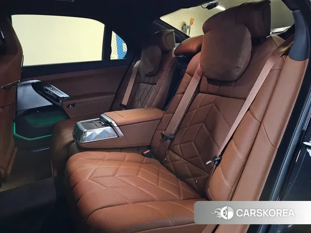 BMW 7 Series (G70) id 3659057 из Кореи 9