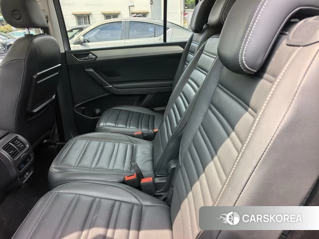 Volkswagen Touran L id 4276248 из Китая 9