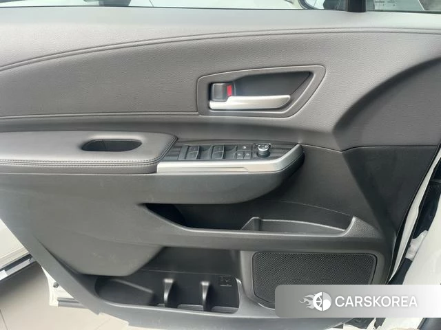 Toyota Saina id 4260989 из Китая 9