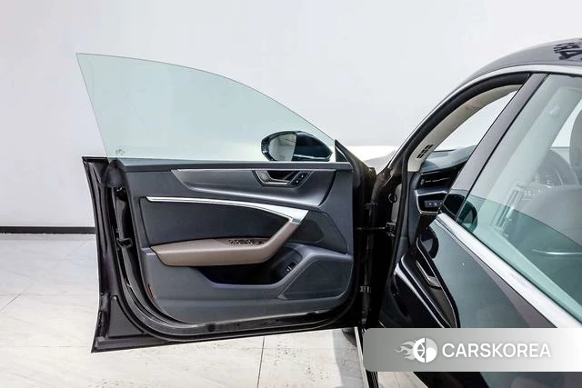 Audi A7L id 4278725 из Китая 9