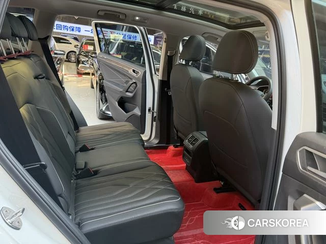 Volkswagen Tiguan L id 4275745 из Китая 9