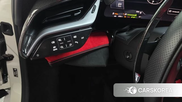 Ferrari SF90 Stradale id 4383271 из Кореи 9