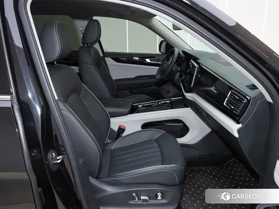 Volkswagen Touareg id 4599557 из Китая 9