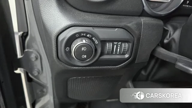 Jeep Wrangler (JL) id 3507848 из Кореи 9