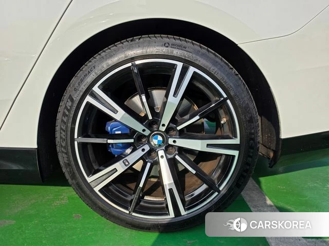 BMW 5 Series (G60) id 3838435 из Кореи 9