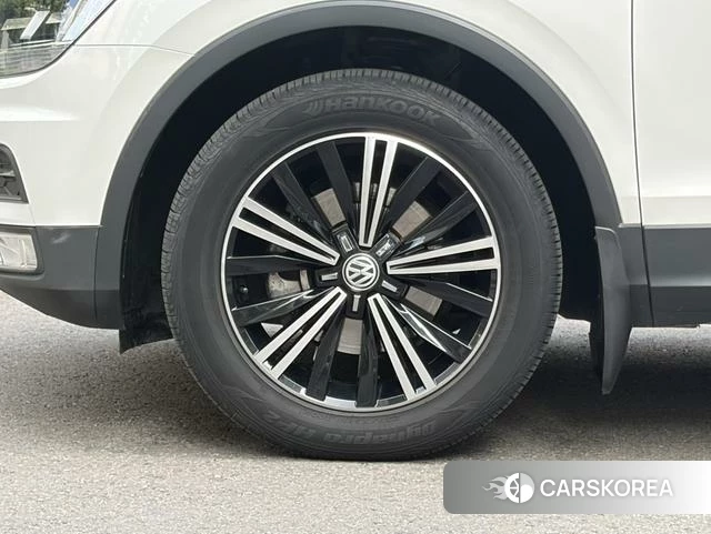 Volkswagen Tiguan L id 4219865 из Китая 9