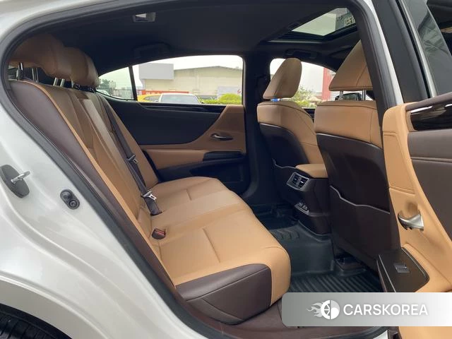 Lexus ES id 4261448 из Китая 9
