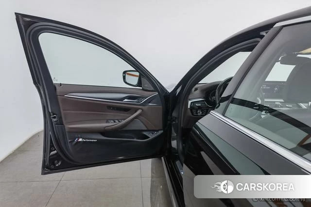 BMW 5 series PHEV id 4256912 из Китая 9