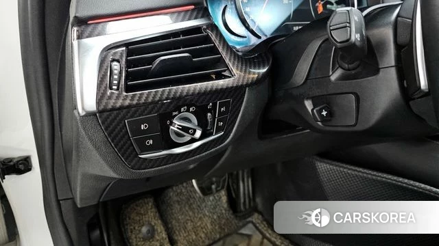 BMW 5 Series (G30) id 3829219 из Кореи 9