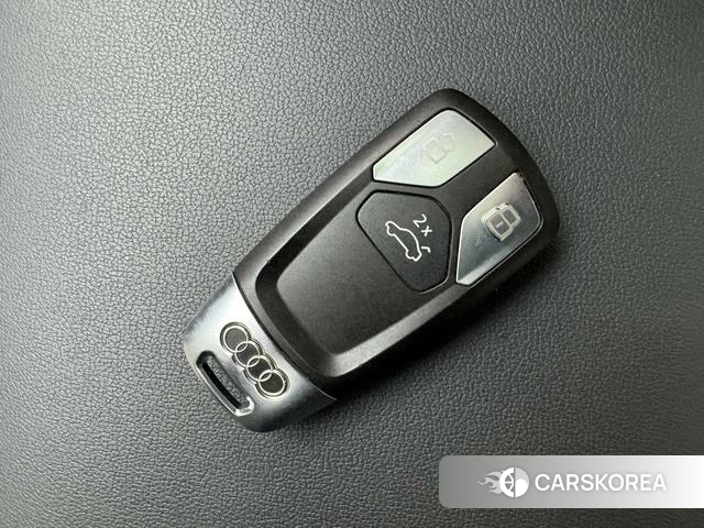 Audi Q5L id 3927064 из Китая 9