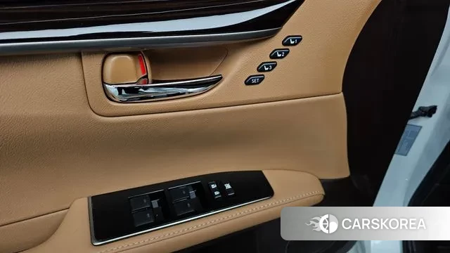 Lexus New ES300h id 3761451 из Кореи 9