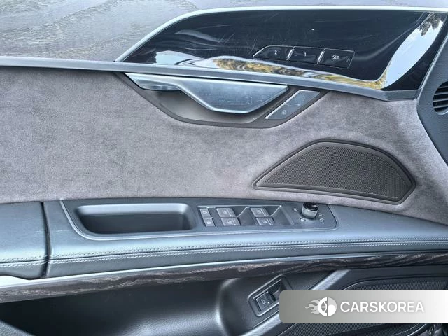 Audi A8 id 4277387 из Китая 9