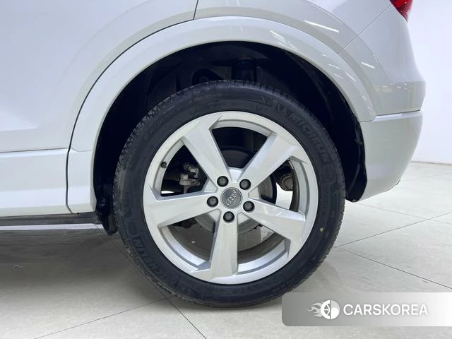 Audi Q2L id 3869616 из Китая 9