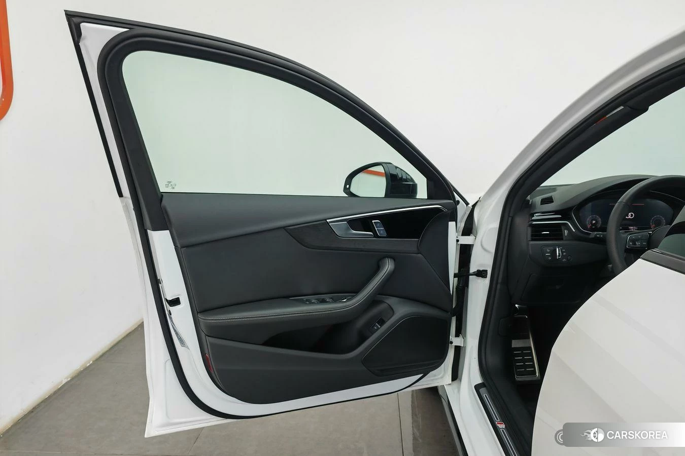 Audi A4L id 4455708 из Китая 9