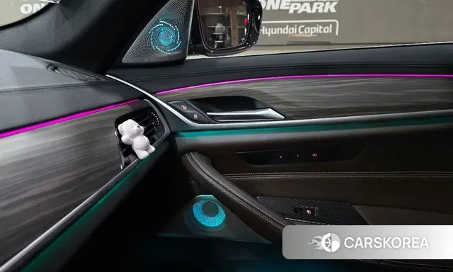 BMW 5 Series (G30) id 3709469 из Кореи 9