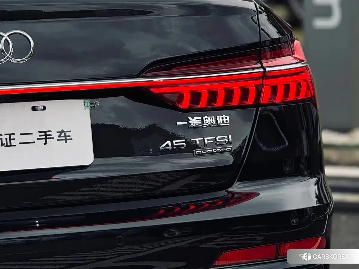Audi A6L id 4559830 из Китая 9