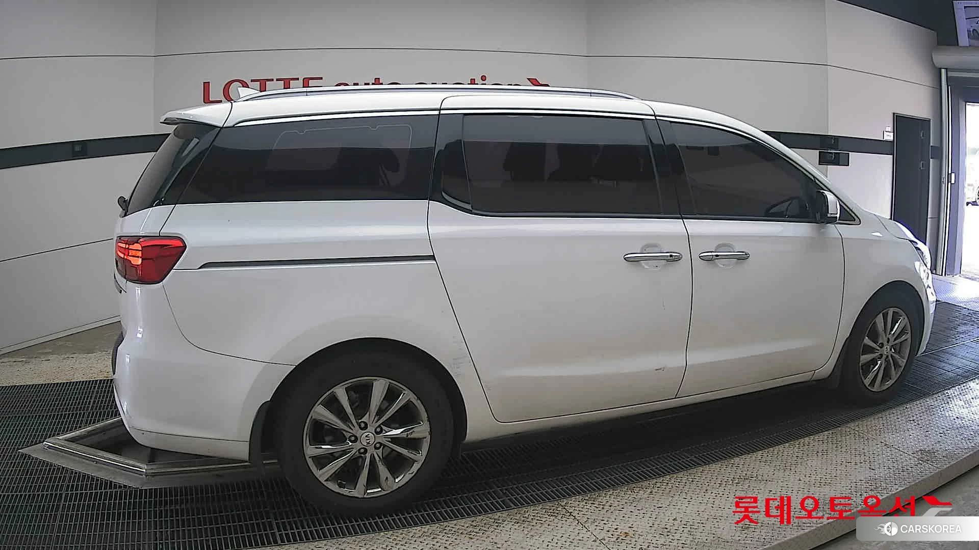 Kia Carnival id 4504352 из Кореи 9