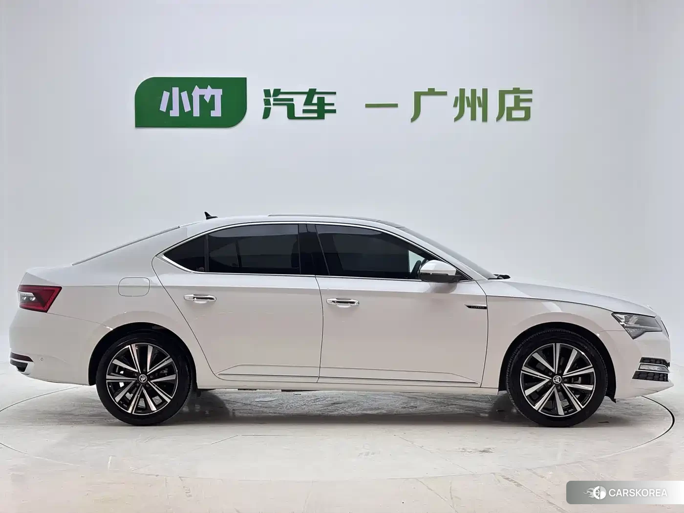Skoda Superb id 4601761 из Китая 9