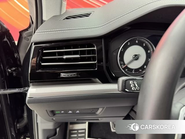 Volkswagen Touareg id 4297639 из Китая 9