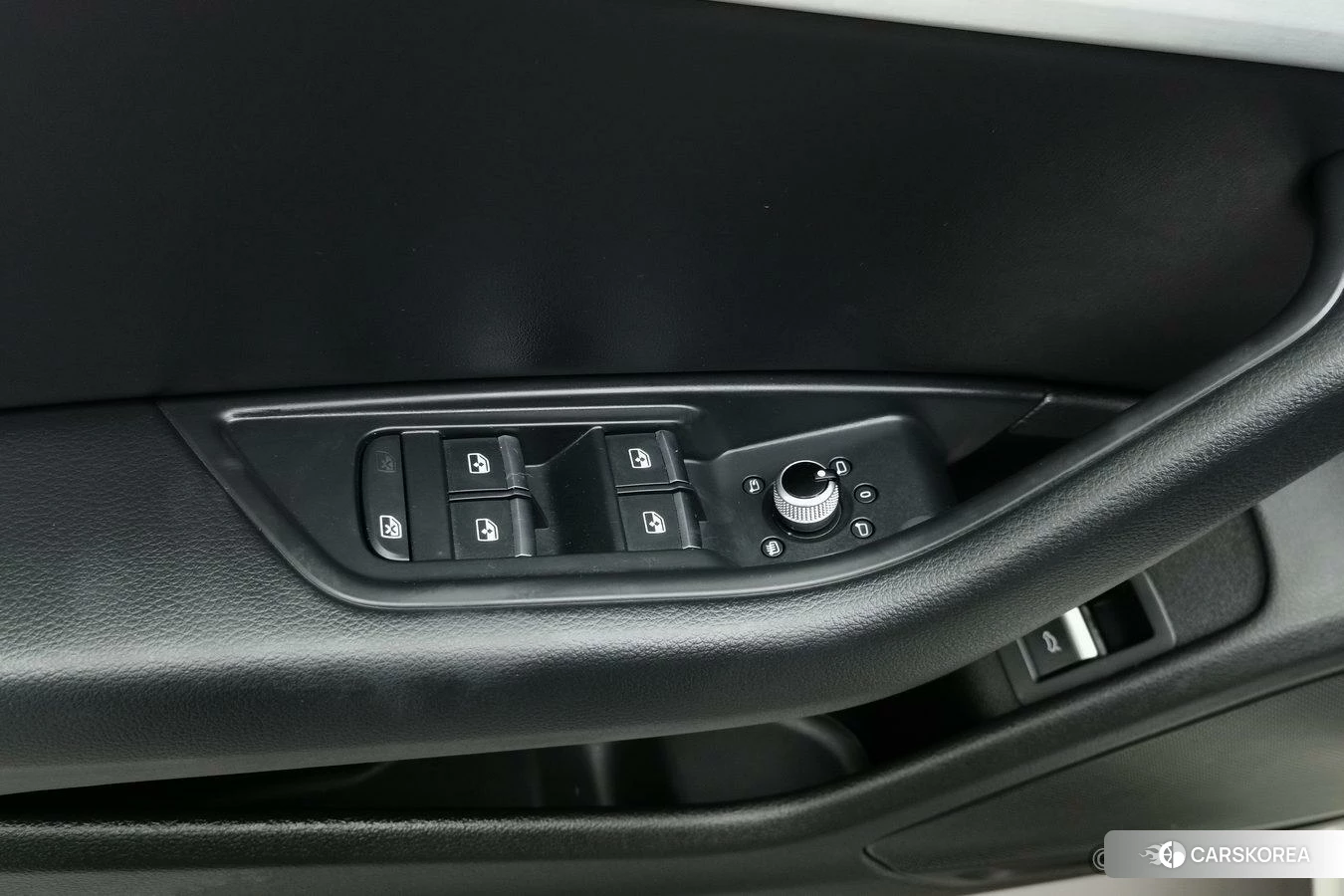 Audi A4L id 4405774 из Китая 9