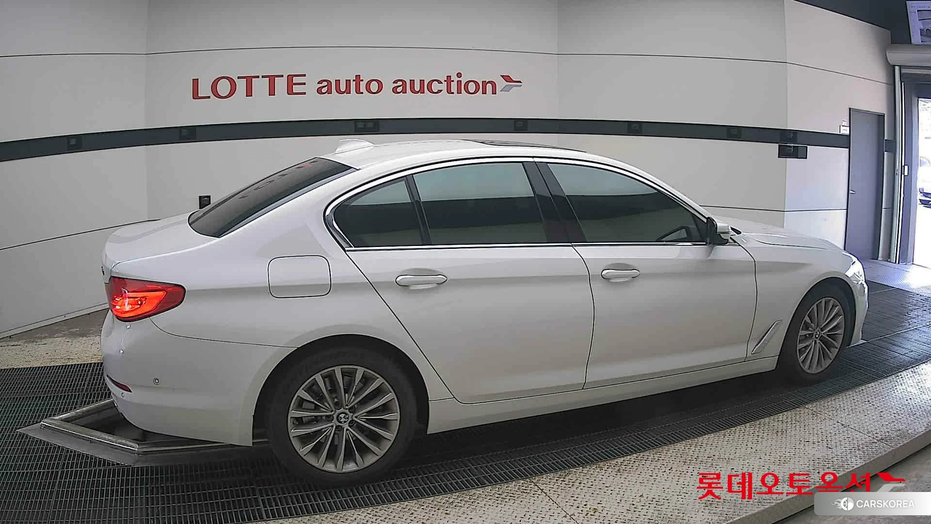 BMW  530i Luxury id 4902319 из Кореи 9