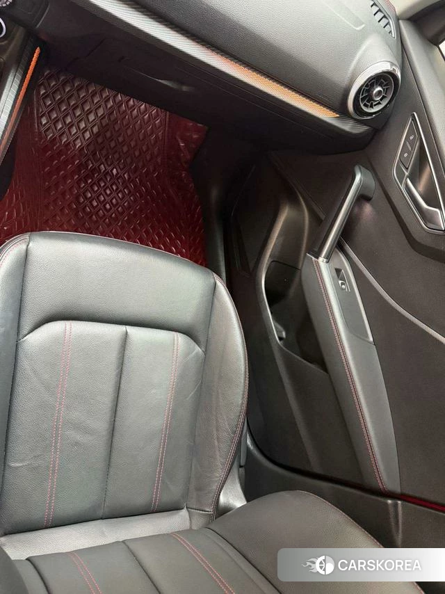 Audi Q2L id 3907879 из Китая 9