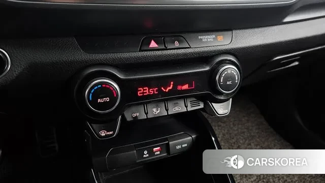 Kia Stonic id 3489624 из Кореи 9