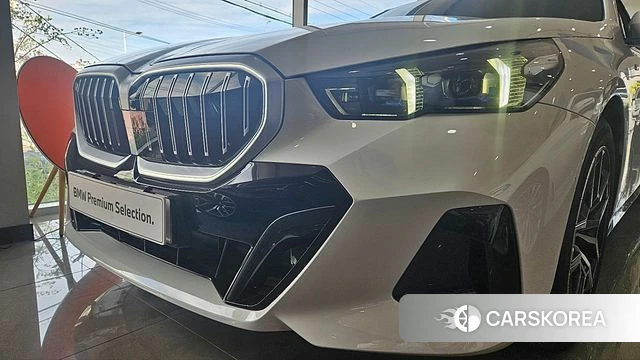 BMW 5 Series (G60) id 4186057 из Кореи 9