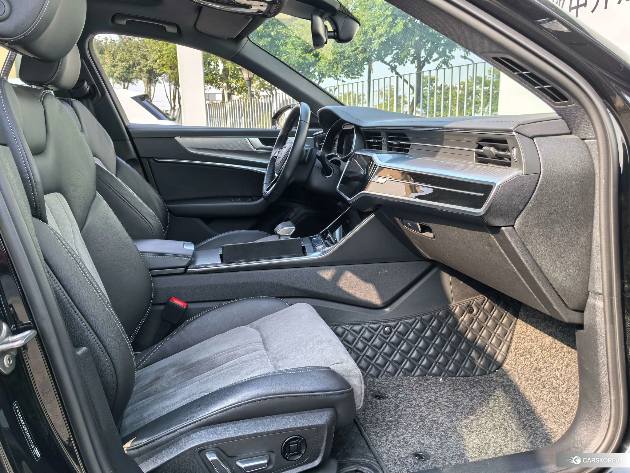 Audi A6L id 4473324 из Китая 9